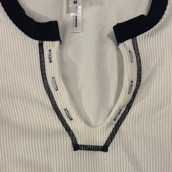 Ribbed V Neck Crop Top White and Black Size Medium - Picture 2 of 5